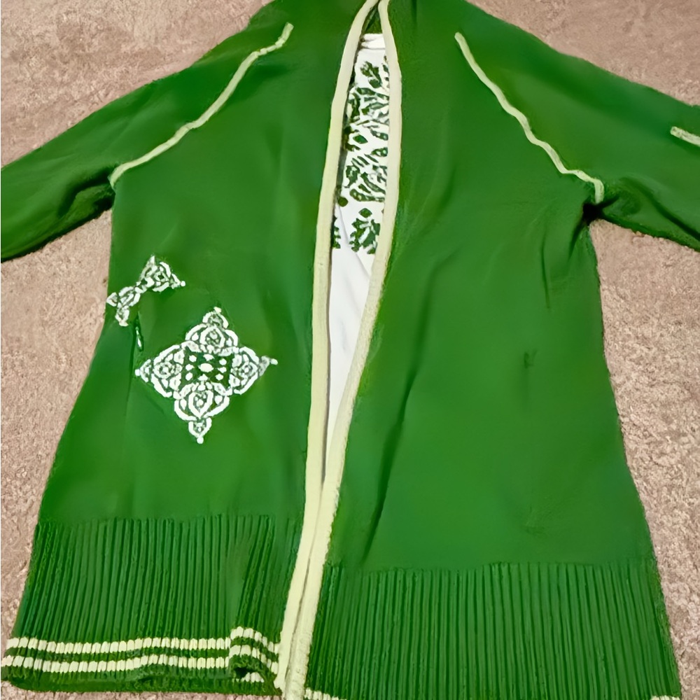 Athleta Kelly Green Zip Up Cardigan with White Design Accents